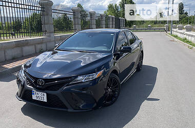 Седан Toyota Camry 2019 в Львові