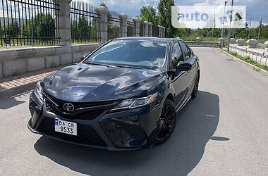 Седан Toyota Camry 2019 в Львові