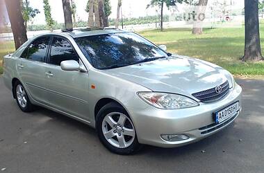 Седан Toyota Camry 2004 в Киеве