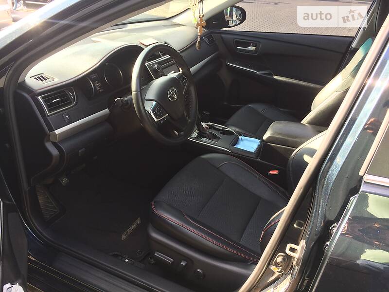 Седан Toyota Camry 2016 в Києві