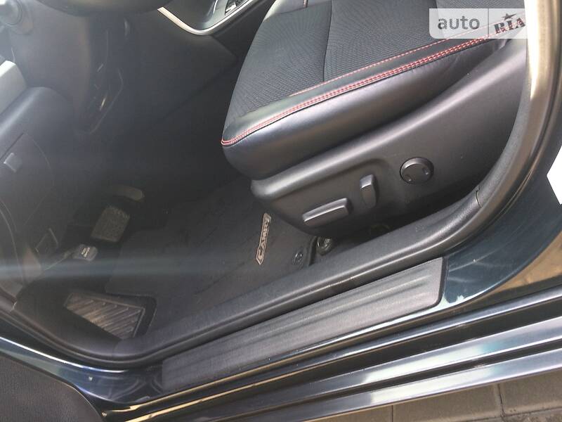 Седан Toyota Camry 2016 в Києві