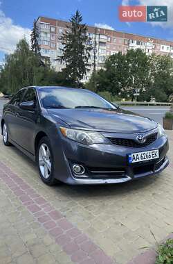 Седан Toyota Camry 2014 в Тернополе