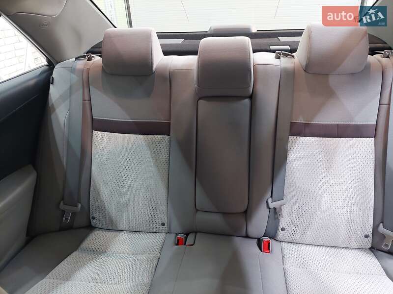 Седан Toyota Camry 2013 в Києві