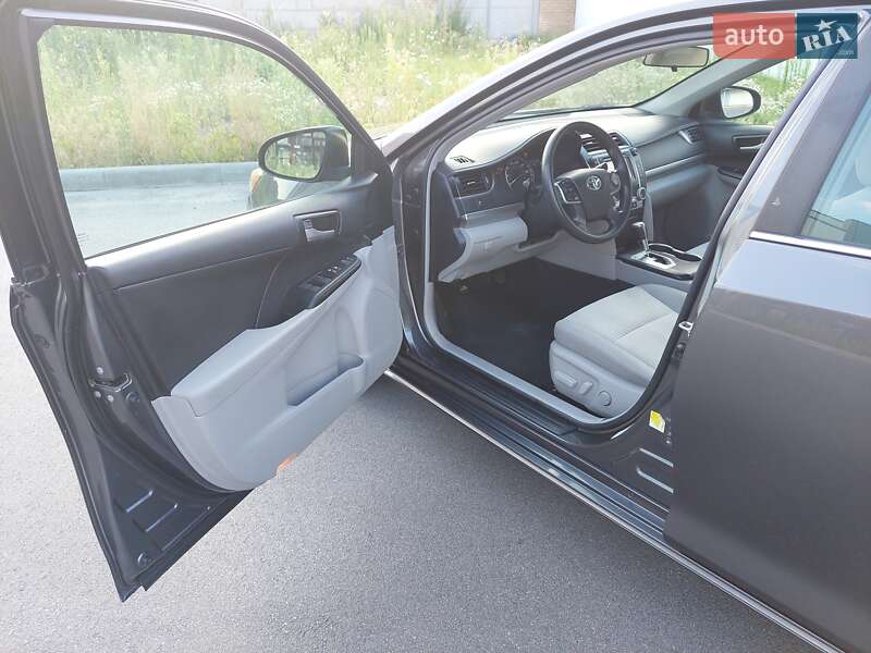 Седан Toyota Camry 2013 в Києві