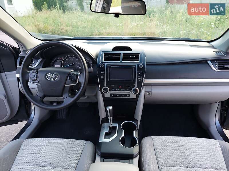 Седан Toyota Camry 2013 в Києві