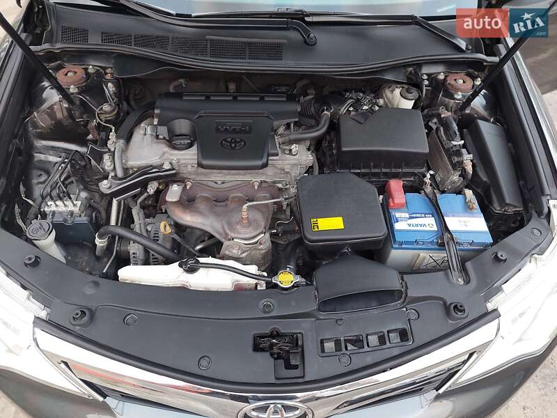 Седан Toyota Camry 2013 в Києві