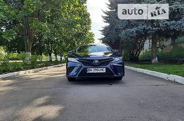Седан Toyota Camry 2019 в 