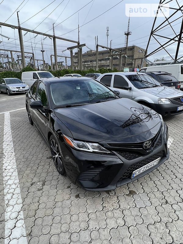 Седан Toyota Camry 2019 в Черновцах