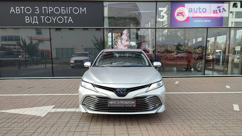 Седан Toyota Camry 2019 в Києві