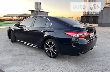 Седан Toyota Camry 2018 в 