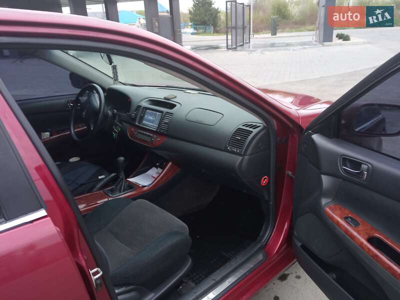Седан Toyota Camry 2003 в Ужгороде