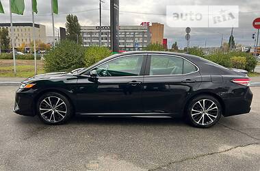 Седан Toyota Camry 2019 в Києві