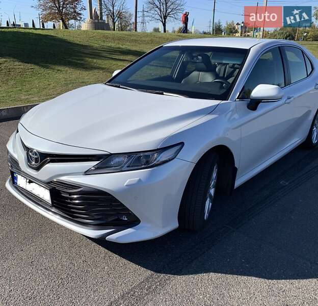 Седан Toyota Camry 2020 в Кривому Розі