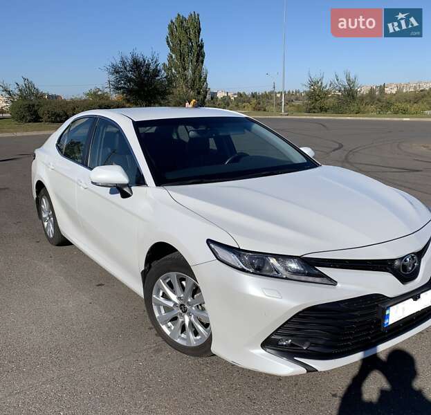 Седан Toyota Camry 2020 в Кривом Роге