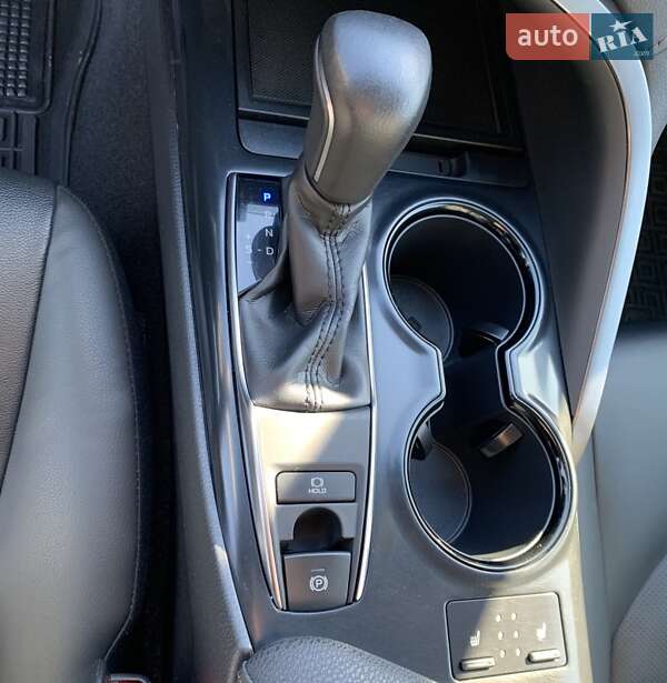 Седан Toyota Camry 2020 в Кривому Розі