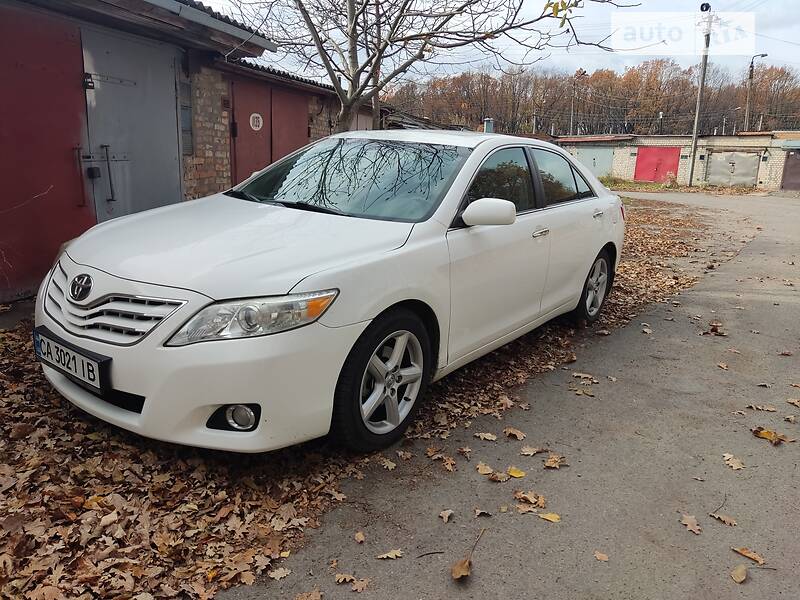 Седан Toyota Camry 2011 в Умани