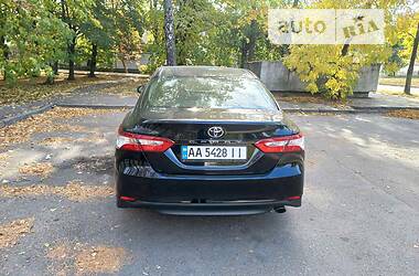 Седан Toyota Camry 2019 в Киеве