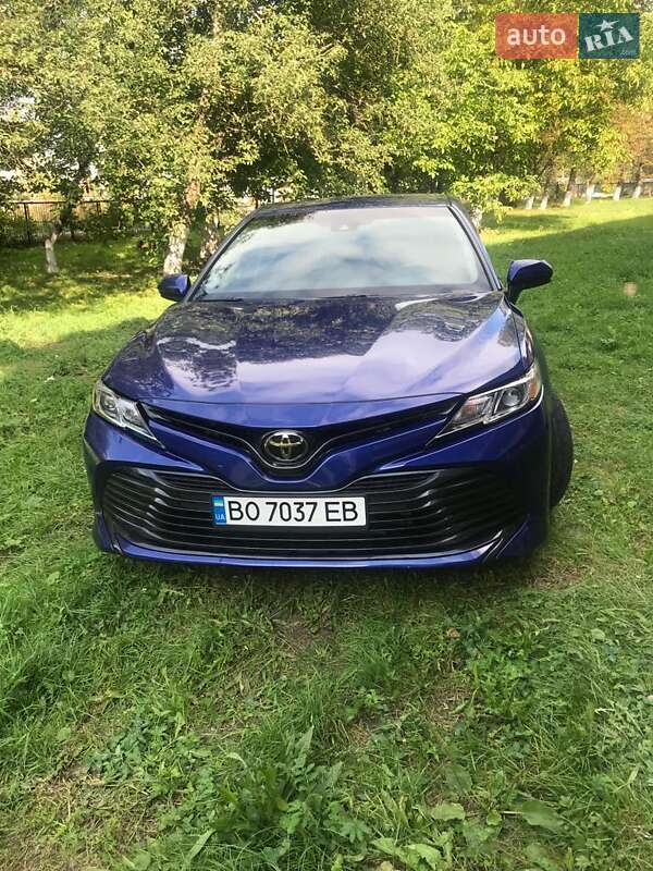 Седан Toyota Camry 2018 в Тернополе