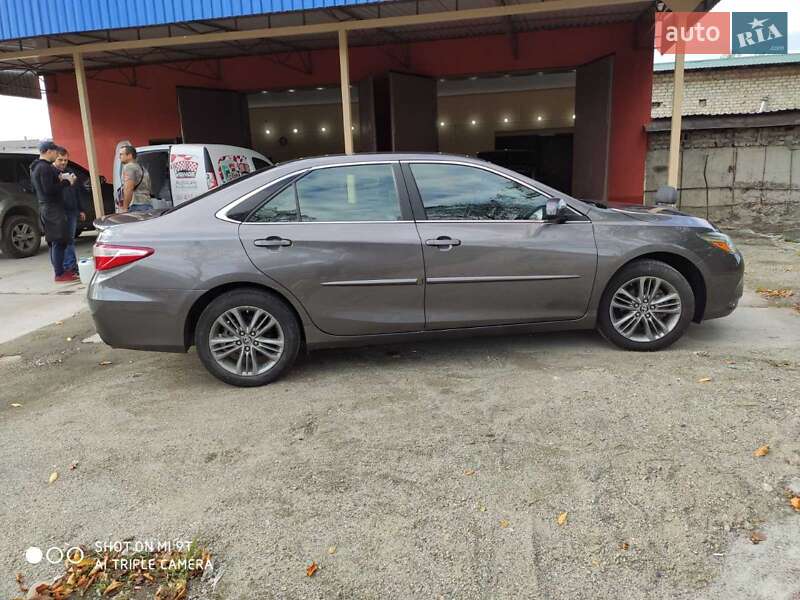 Седан Toyota Camry 2017 в Дніпрі