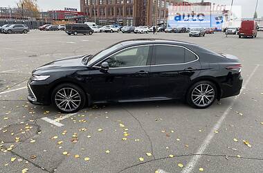 Седан Toyota Camry 2021 в 