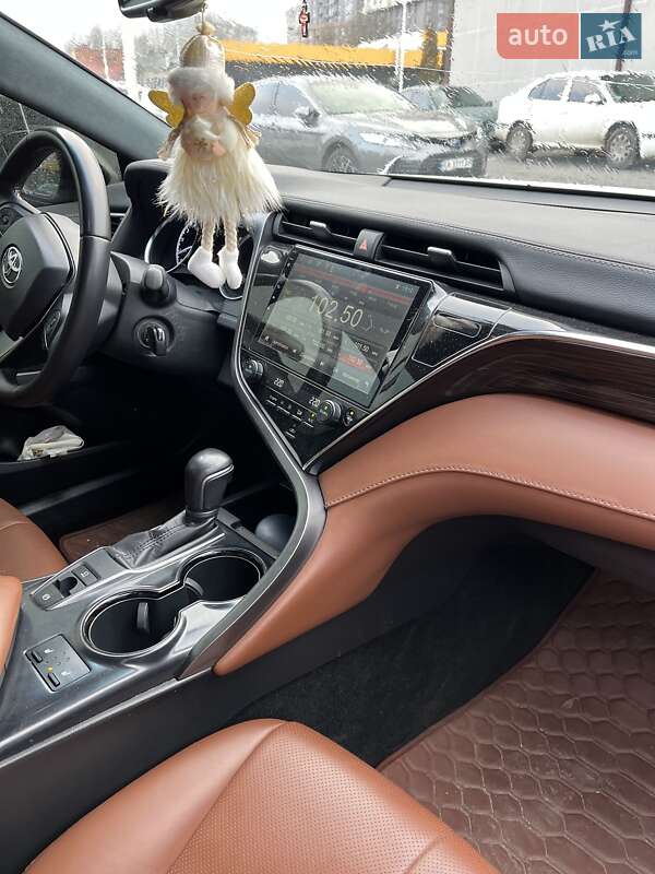 Седан Toyota Camry 2018 в Києві