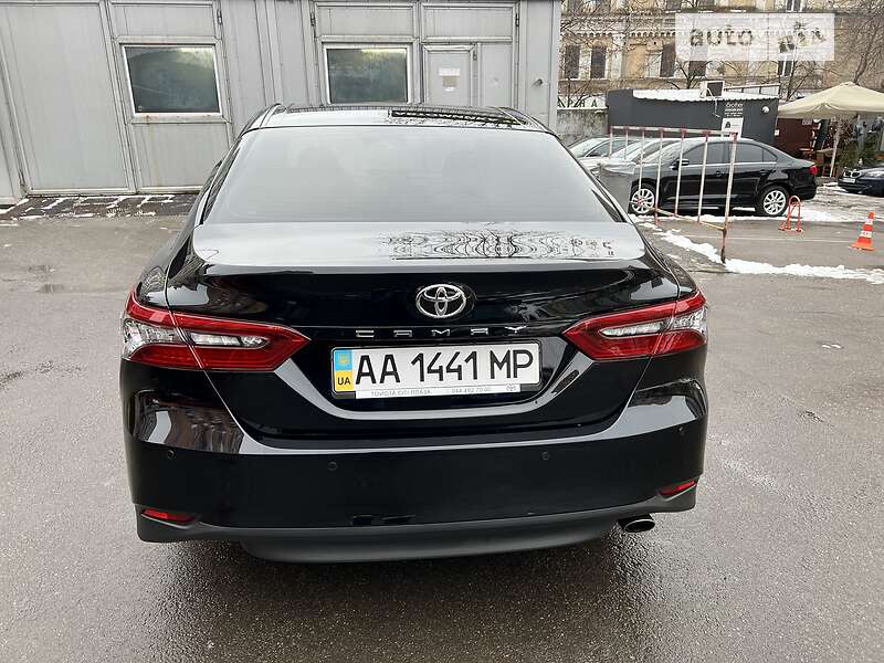 Седан Toyota Camry 2021 в Киеве