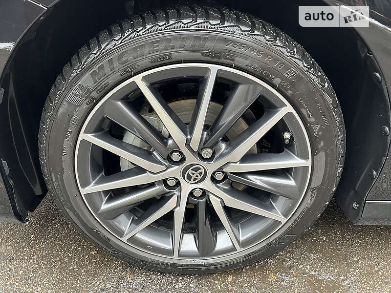 Седан Toyota Camry 2021 в Киеве