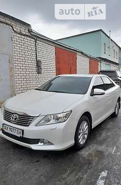 Седан Toyota Camry 2014 в Харкові