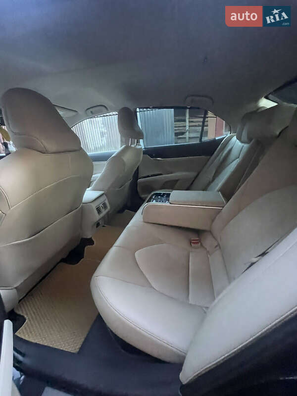 Седан Toyota Camry 2019 в Тячеве