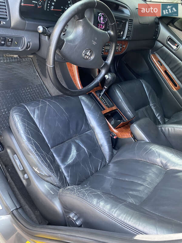 Седан Toyota Camry 2002 в Краматорске
