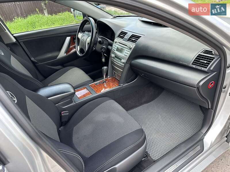 Седан Toyota Camry 2008 в Харькове