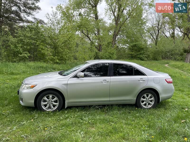 Седан Toyota Camry 2009 в Виннице