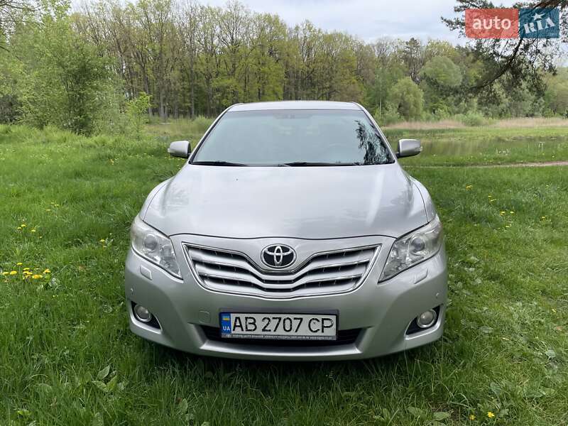 Седан Toyota Camry 2009 в Виннице