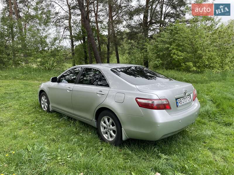 Седан Toyota Camry 2009 в Виннице