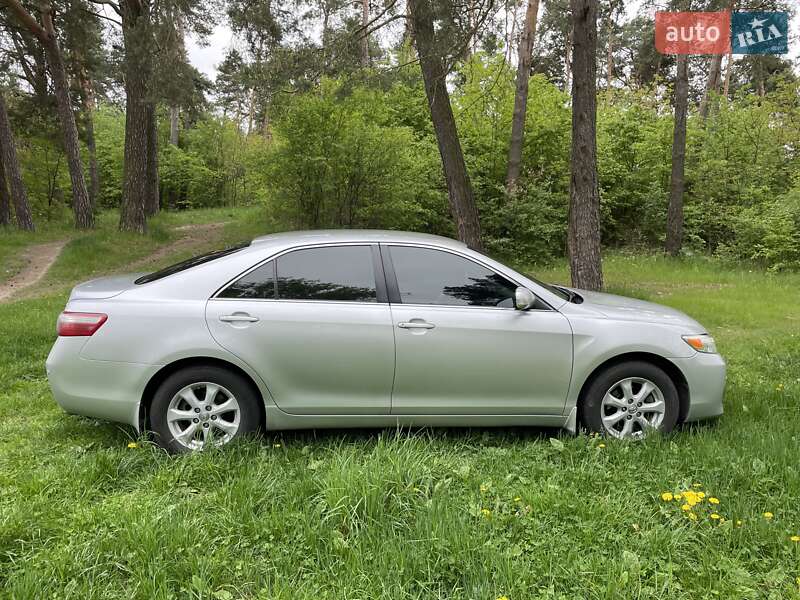 Седан Toyota Camry 2009 в Виннице