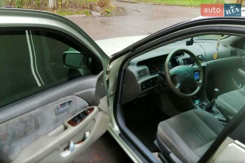 Седан Toyota Camry 2000 в Одесі