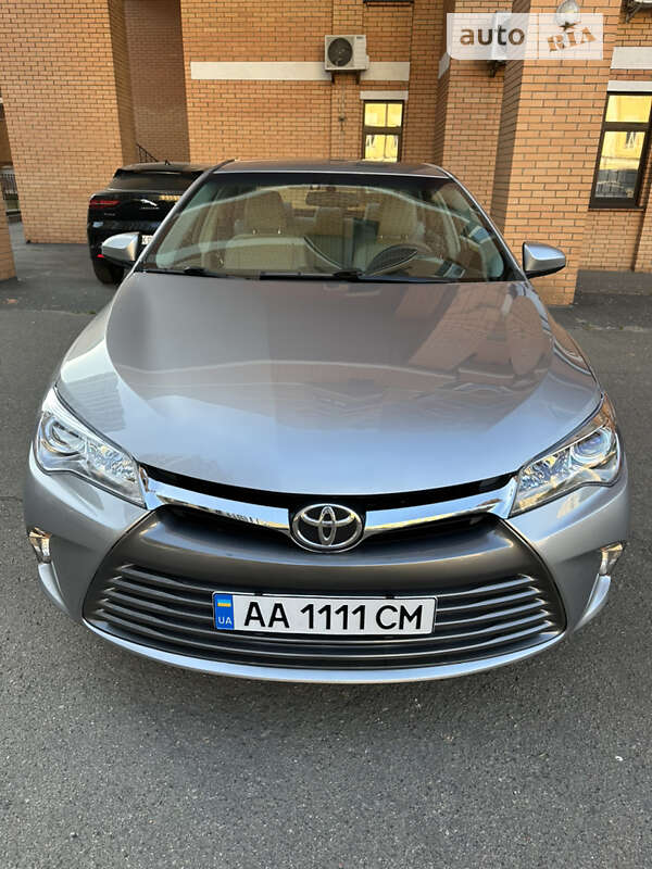 Седан Toyota Camry 2016 в 