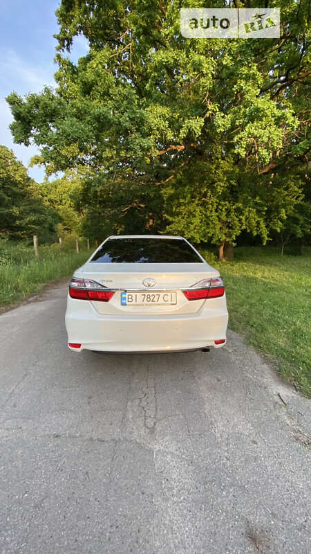 Седан Toyota Camry 2015 в Полтаві