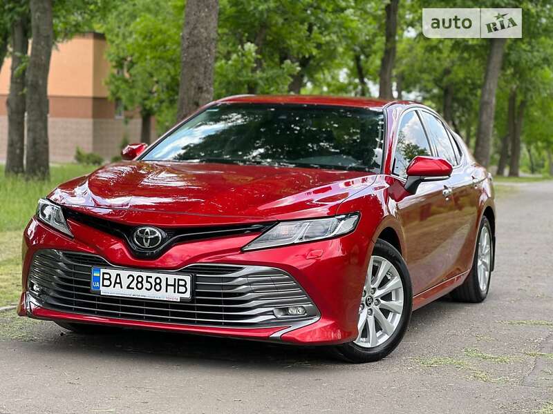 Седан Toyota Camry 2018 в Кропивницком