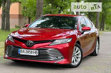 Седан Toyota Camry 2018 в Кропивницькому