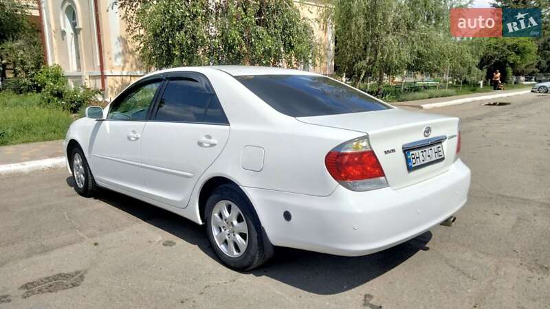Седан Toyota Camry 2005 в Рені