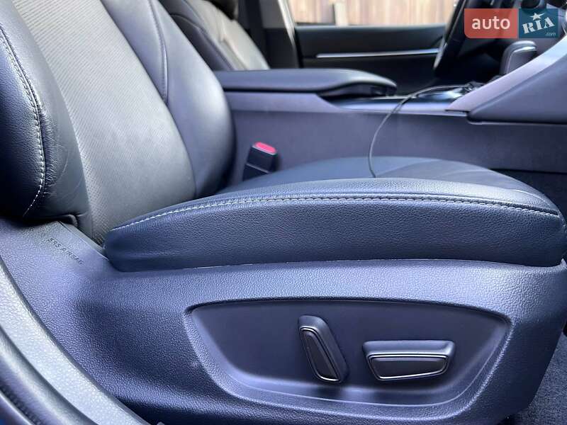 Седан Toyota Camry 2018 в Черкасах