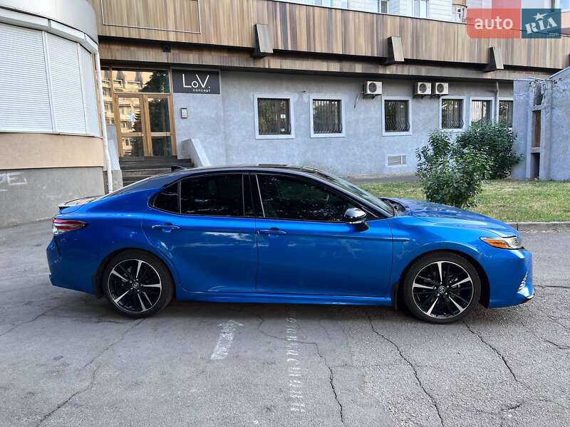 Седан Toyota Camry 2018 в Черкасах