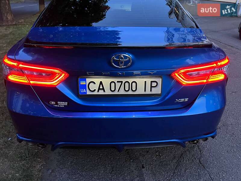 Седан Toyota Camry 2018 в Черкасах