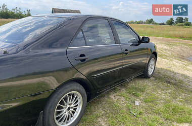 Седан Toyota Camry 2004 в 