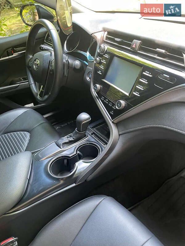 Седан Toyota Camry 2017 в Днепре