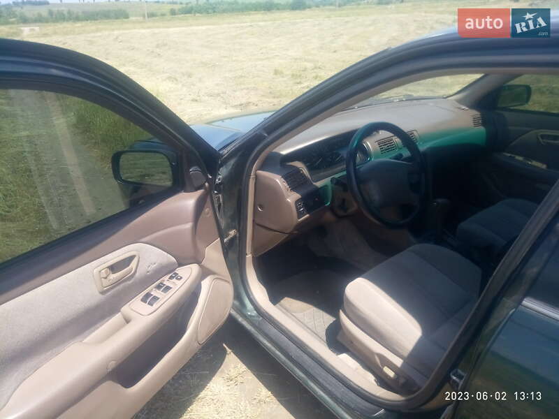 Седан Toyota Camry 2000 в Одессе