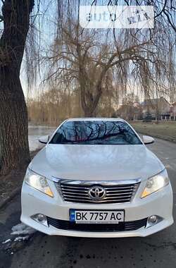 Седан Toyota Camry 2011 в Ровно