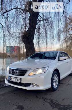 Седан Toyota Camry 2011 в Рівному