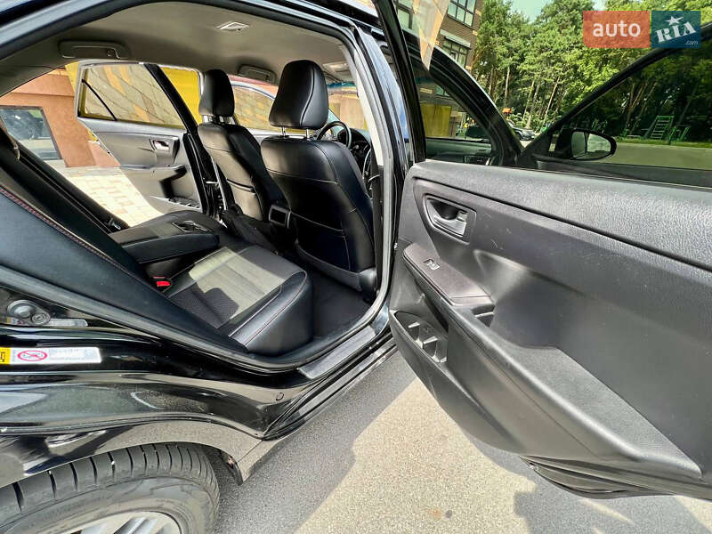 Седан Toyota Camry 2016 в Чернигове